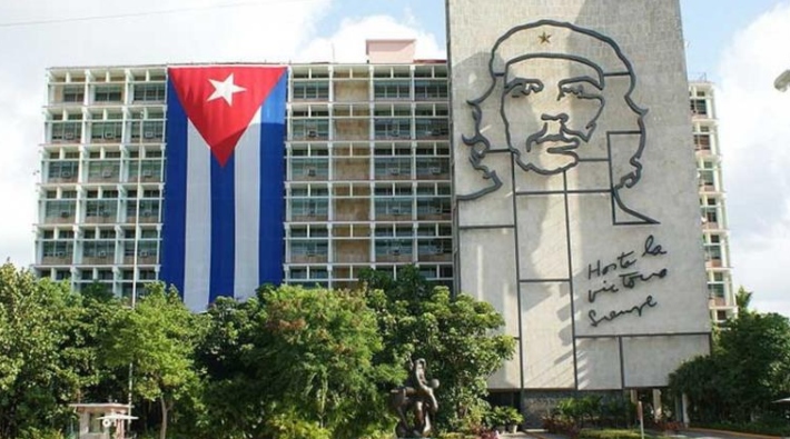 ABD, Küba’ya grup turlarını ve yolcu gemilerini yasakladı