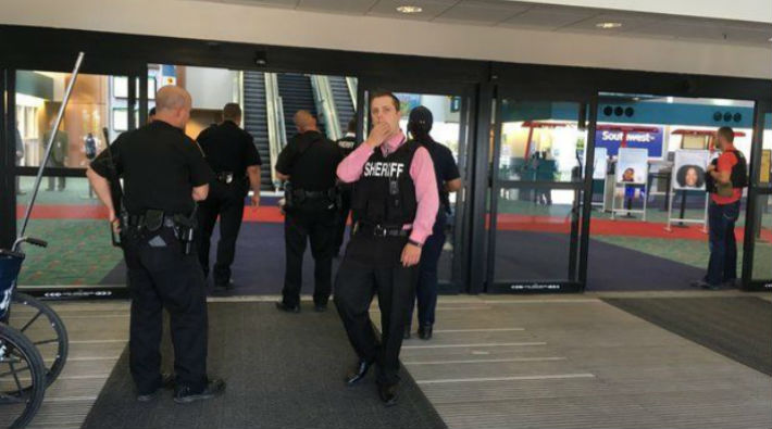 ABD'de bir havalimanı boşaltıldı: 1 polis yaralı