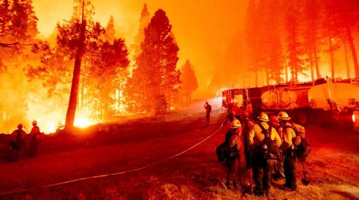 ABD'de orman yangınları nedeniyle iki eyalette acil durum ilan edildi