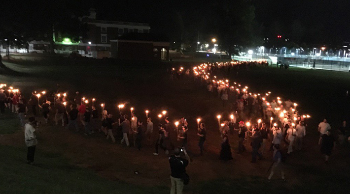 ABD'deki Virginia Üniversitesi'nde Neo-Nazi yürüyüşü!