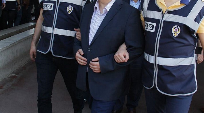 Adana'da 30 kamu çalışanı gözaltına alındı
