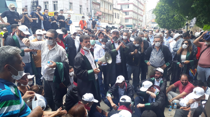 Adana'da avukatlar AKP'nin çoklu baro teklifine karşı direniyor: 'Savunma susmadı, susmayacak!'