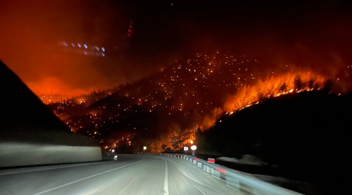 Adana'da orman yangını sebebiyle 5 köy tahliye edildi