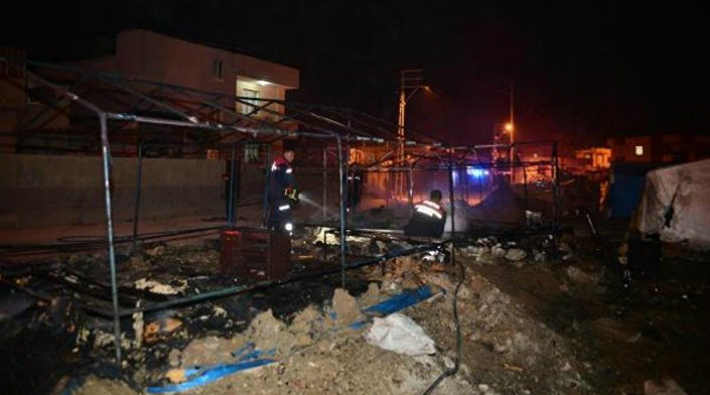Adana'da Suriyelilerin kaldığı çadırlar yakıldı