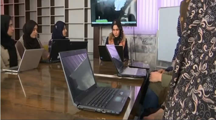 Afganistan'ın ilk kadın yazılımcıları yetişiyor