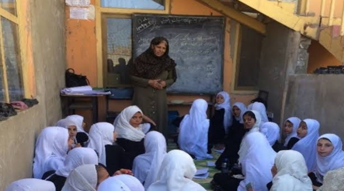 Afganistan'da 12 yaşından büyük kız öğrencilerin şarkı söylemesi yasaklandı