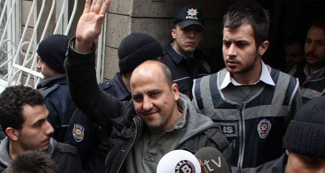 Ahmet Şık: 'Referandum nedeniyle rehin tutuluyorum'