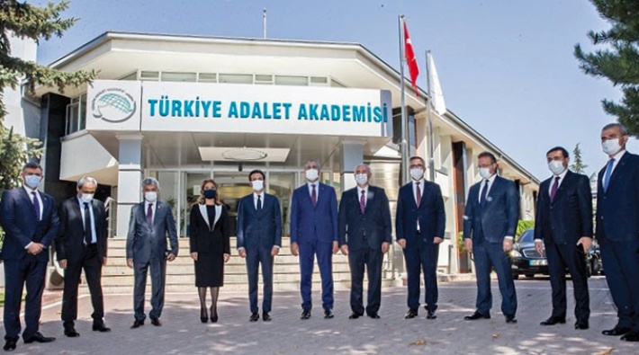 AİHM Başkanı, AKP'nin elinden fahri doktora almaya 'hak kazandı'