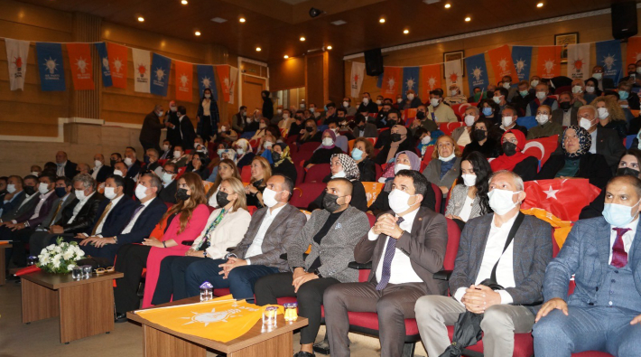 AKP ilçe teşkilatı, devlet okulunda toplantı yaptı