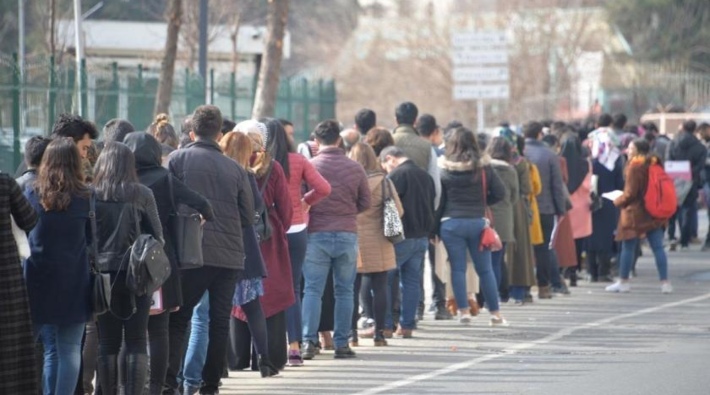 AKP Türkiyesi: 200 kişilik iş ilanına 52 bin başvuru