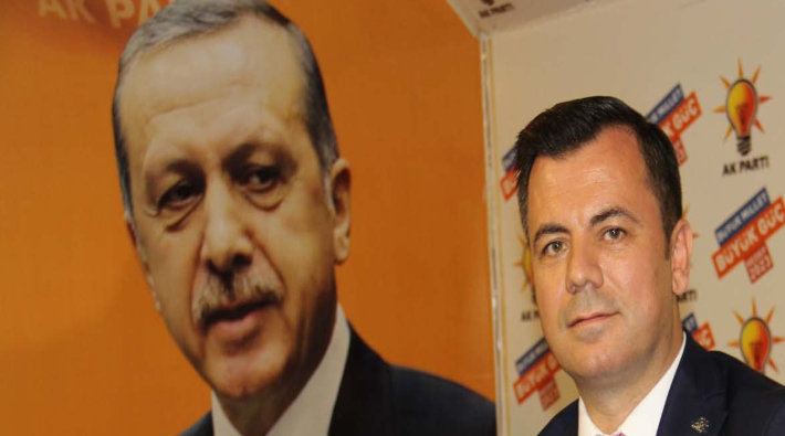 AKP'de sular durulmuyor: Bir istifa daha geldi