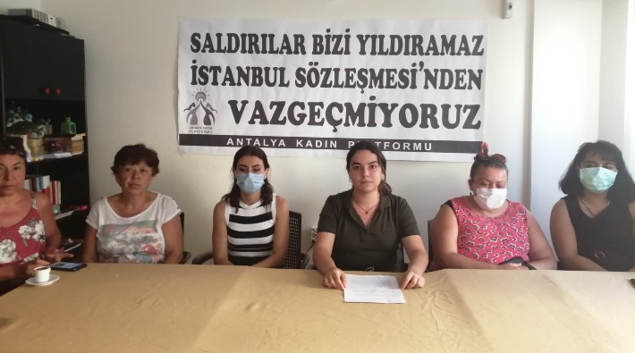 İstanbul Sözleşmesi eyleminde saldırıya uğrayan kadınlar: Saldırganları karakola götürmek için polisleri adeta ikna etmek zorunda kaldık 