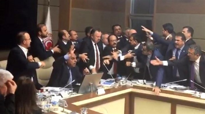 AKP'den sağlık darbesi: Sağlıkçıların itiraz ettiği teklif kabul edildi