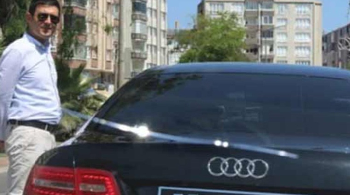 AKP'li belediye başkan yardımcısı şoförünü kapısını açmadığı gerekçesiyle görevinden aldı