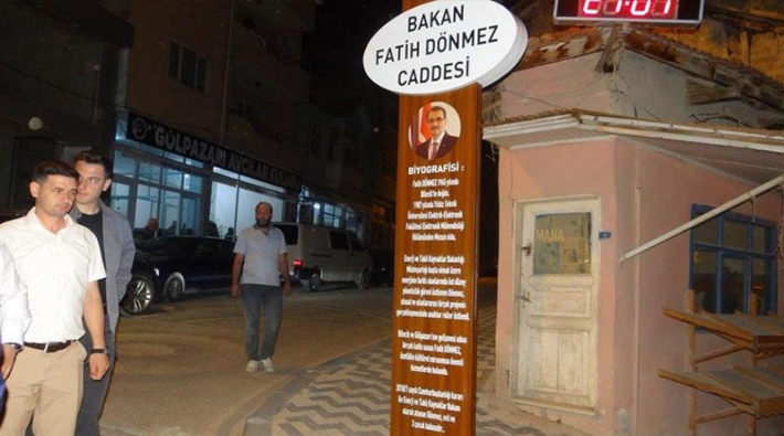 AKP'li belediye 18 yıllık caddenin adını 'Bakan Fatih Dönmez' diye değiştirdi