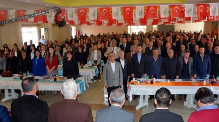 AKP'li belediyenin toplantısında 'harem-selamlık' oturma düzeni!
