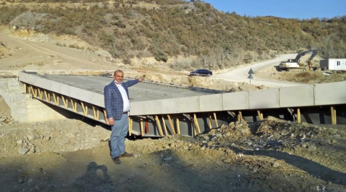 AKP’li belediyenin yaptığı köprü daha açılmadan çöktü