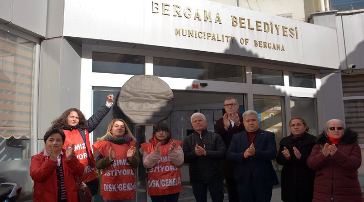 AKP'li Bergama Belediyesi sendikalı oldukları gerekçesiyle üç işçiyi işten çıkarttı