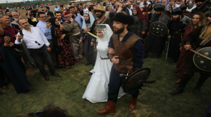 AKP'li eski bakanın oğlu halkın parasıyla evlendi!