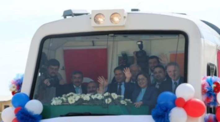 AKP’li heyetten yurttaşlara hakaret: Şeyin trene baktığı gibi bakıyorlar