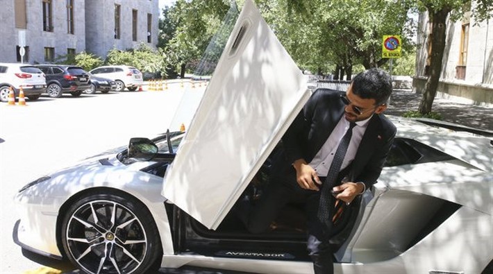 AKP’li Sofuoğlu Meclis'e Lamborghini ile geldi