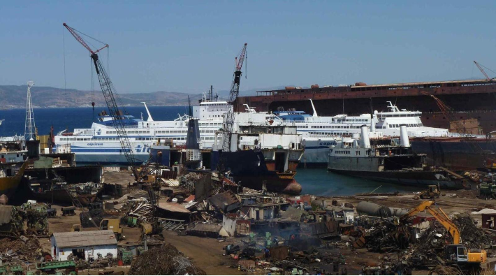 Aliağa Gemi Söküm Tesisleri'nde 2 işçi yaşamını yitirdi 