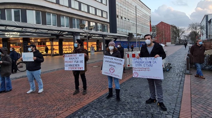 Almanya ve İngiltere'de Boğaziçi Üniversitesi öğrencileriyle dayanışma eylemleri