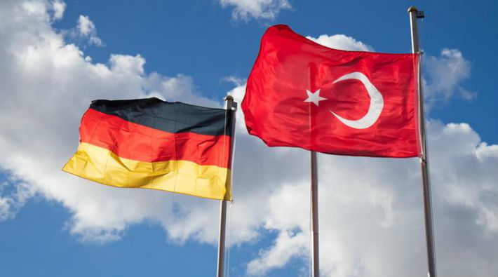 Almanya Türkiye ile tüm silah anlaşmalarını askıya aldı!