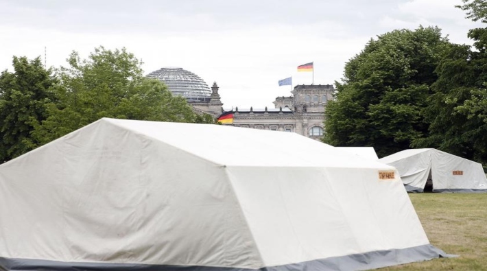Almanya’da çevreciler Başbakanlık yakınlarında kamp kurdu