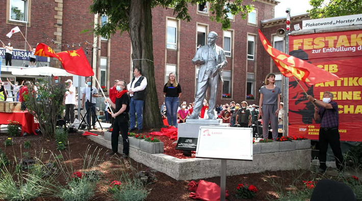 Almanya'da Lenin heykeli açıldı