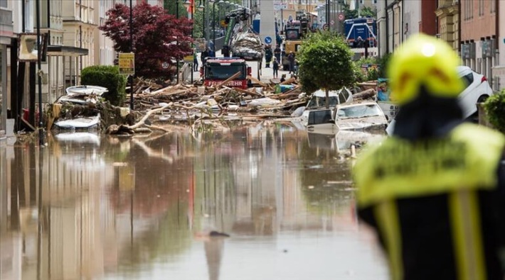 Almanya'da sel ve su baskınları sebebiyle en az 133 kişi yaşamını yitirdi