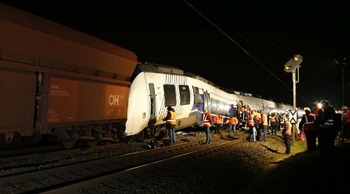 Almanya'da tren kazası: 3'ü ağır 41 yaralı