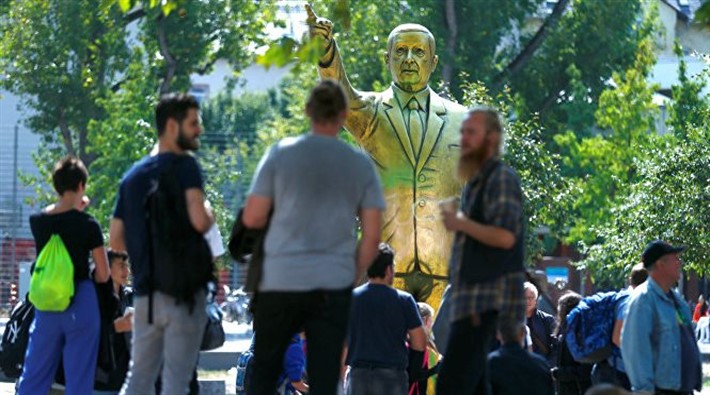 Almanya'yı Şok Eden Erdoğan Heykeli Kaldırıldı: ‘Kamu Güvenliği Riski Var’