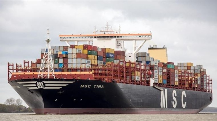 Ambarlı Limanı'nda konteyner gemisi iskeleye çarptı