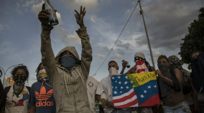 Venezuela'da ABD destekli muhalefetten silahlı saldırı!