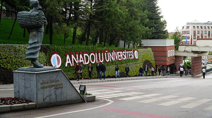 Anadolu Üniversitesi'nde iki akademisyen hakkında soruşturma açıldı: KHK'lilerle görüşmek suç sayıldı