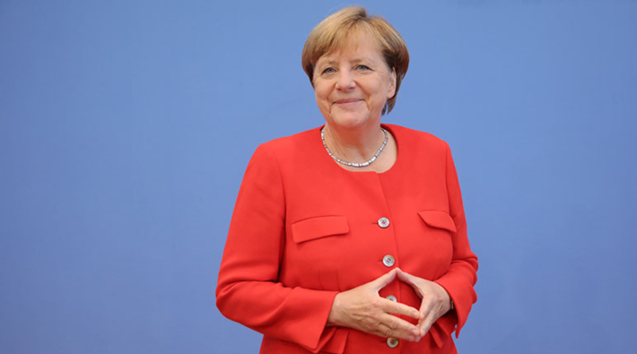 Angela Merkel, 'önümüzde çok zor haftalar var' diyerek herkesi Covid-19 aşısı olmaya çağırdı