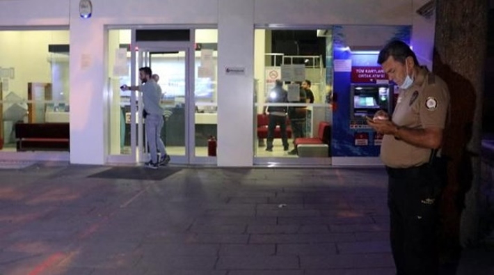 Ankara'da banka soygunu: Hırsızların şubeye girip kasayı alarak gitmesi 1 dakika sürdü