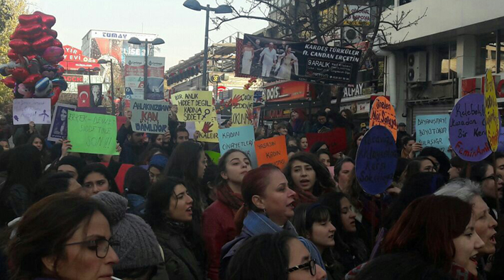 Kadınlardan Ankara'da eylem: 'Susmuyoruz, korkmuyoruz, itaat etmiyoruz'