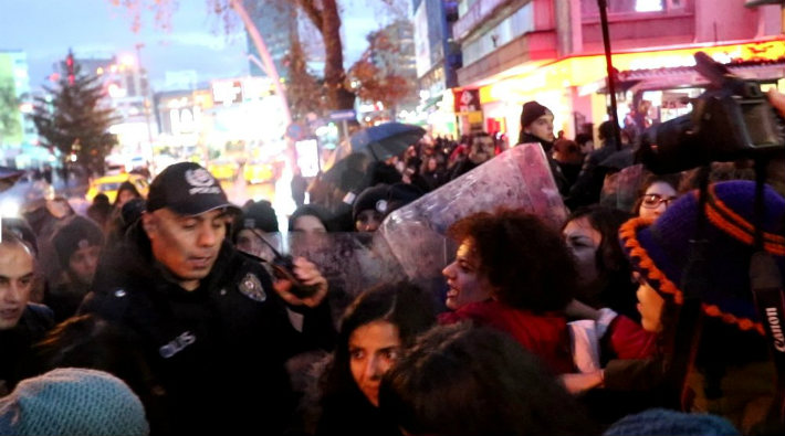 Kadınların danslı eylemine İstanbul'un ardından Ankara'da da polis saldırdı
