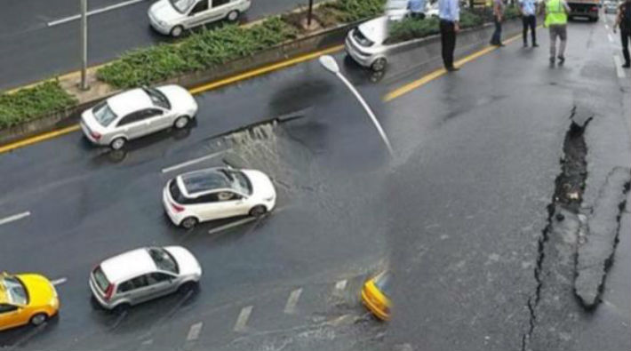 Ankara'da yol çöktü