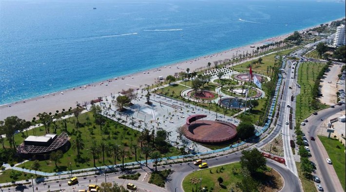 Antalya Büyükşehir Belediyesi, Hülya Koçyiğit’in damadına kiralanan sahilin sözleşmesini iptal etti