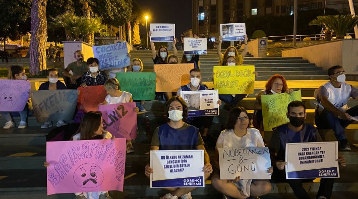 Antalya'da öğrencilerin barınma nöbeti sürüyor