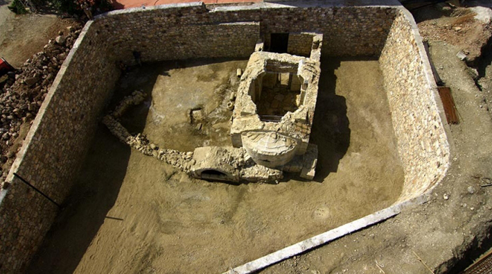 Antalya’da 12'nci yüzyıldan kalma kilisenin haç figürü çalındı