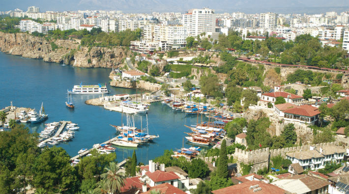 Antalya'da açık alanda alkol tüketimi yasaklandı