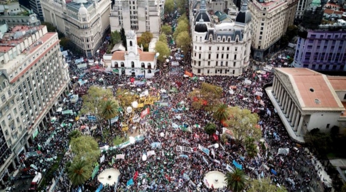 Arjantin'de halk beşinci kez genel greve çıktı