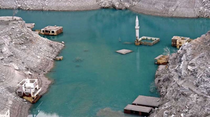 Artvin'deki barajlarda su seviyesinin düşmesiyle eski yerleşim yerleri ortaya çıktı