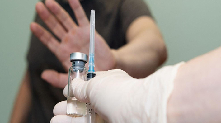 Aşı karşıtı doktor 5 ay meslekten men edildi