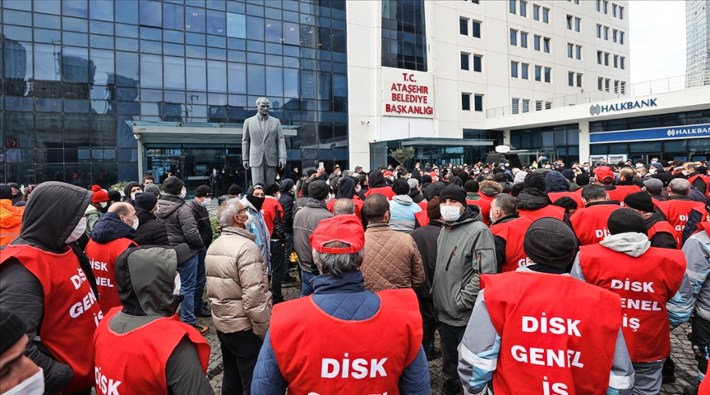 Ataşehir Belediyesi'nde TİS imzalandı: 'İşçiler Genel Merkez'in sopasını tepelerinde hissediyordu'