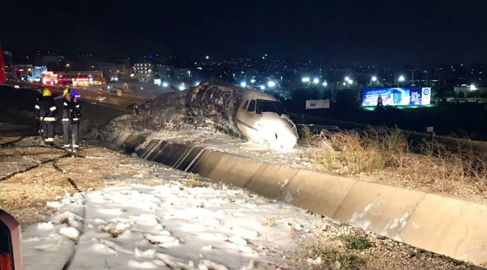 Atatürk Havalimanı'nda uçak kazası: 4 kişi yaralandı